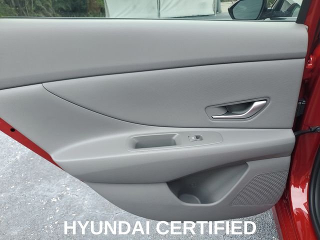 Used 2025 Red Hyundai SEL Convenience image 27