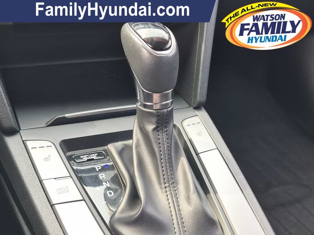 Used 2018 Silver Hyundai Value Edition image 15