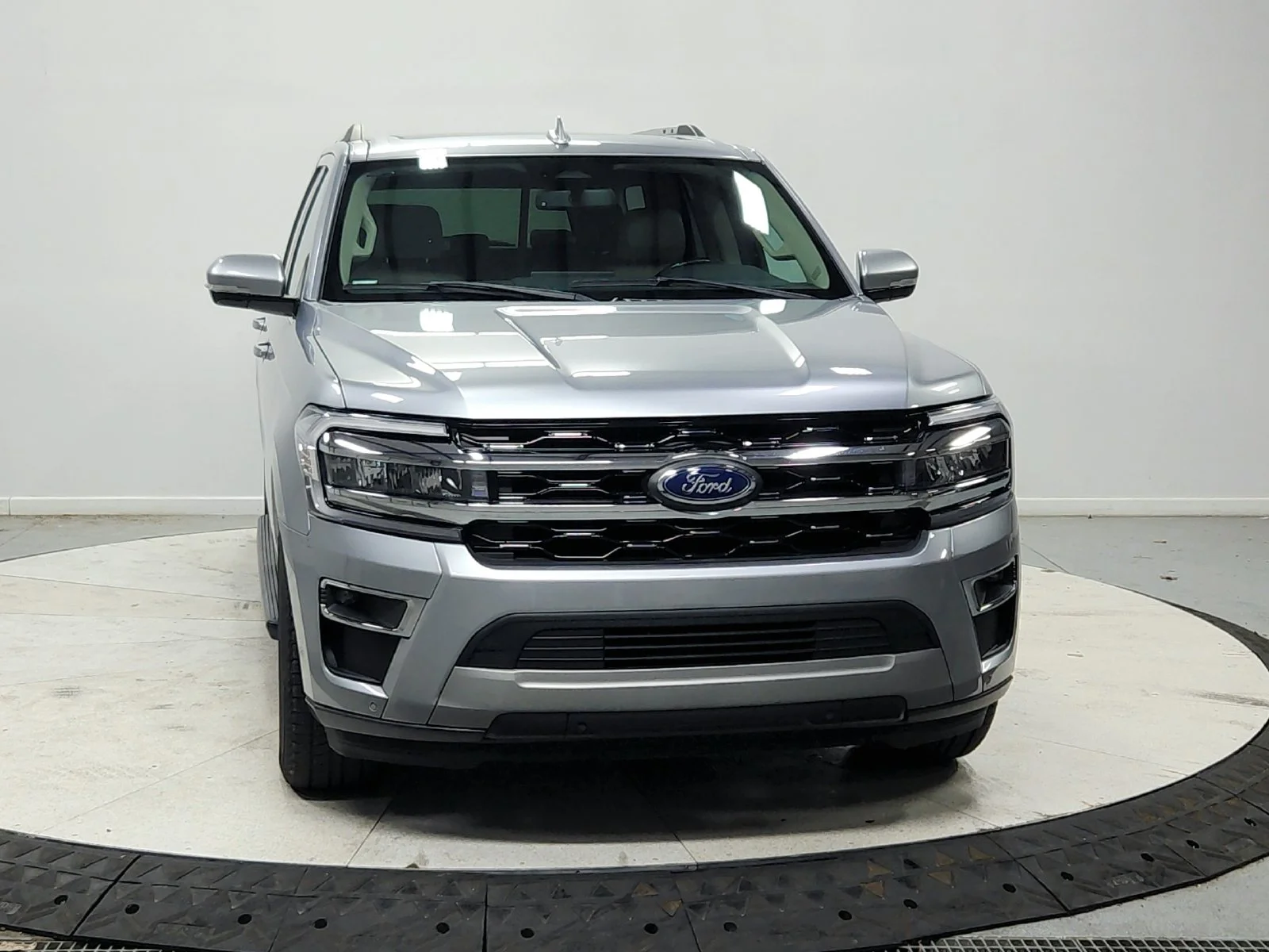 Used 2024 Silver Ford Limited image 3