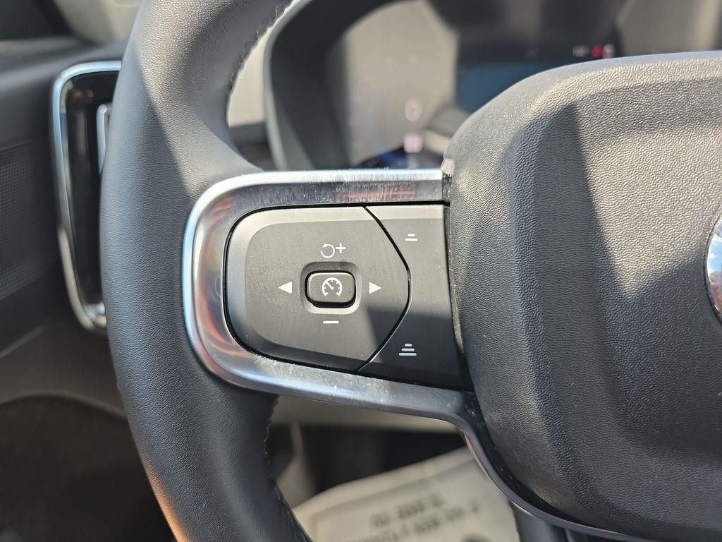 2023 Volvo XC40 Plus - Photo 23