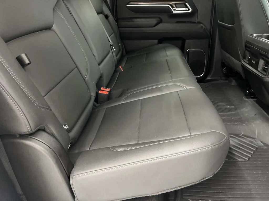 Used 2025 Summit White Chevrolet LT image 28