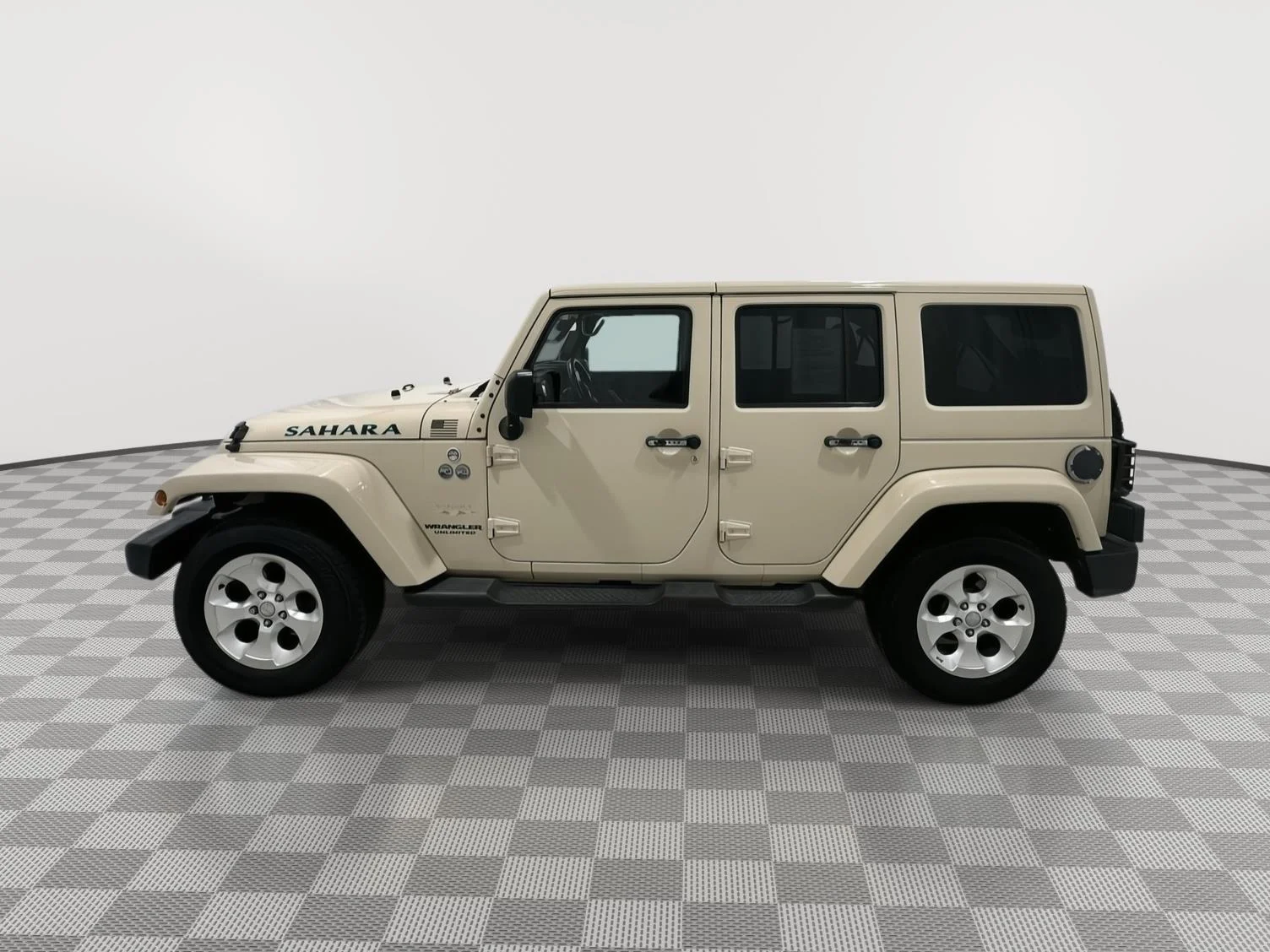 Used 2011 Tan Jeep Sahara image 2