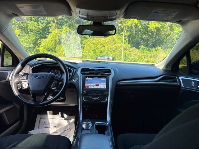 Used 2019 Gray Ford SE image 12
