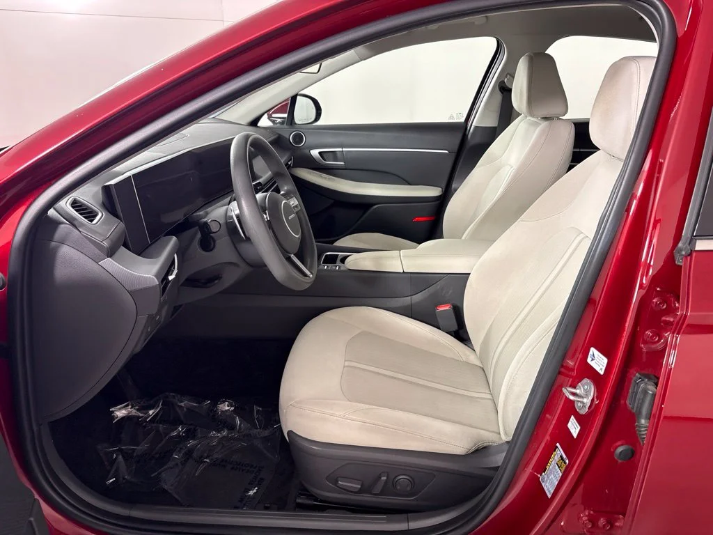 Used 2025 Red Hyundai SEL image 24