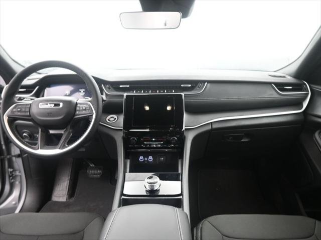 New 2026 Silver Zynith Exterior Paint Jeep Laredo image 25