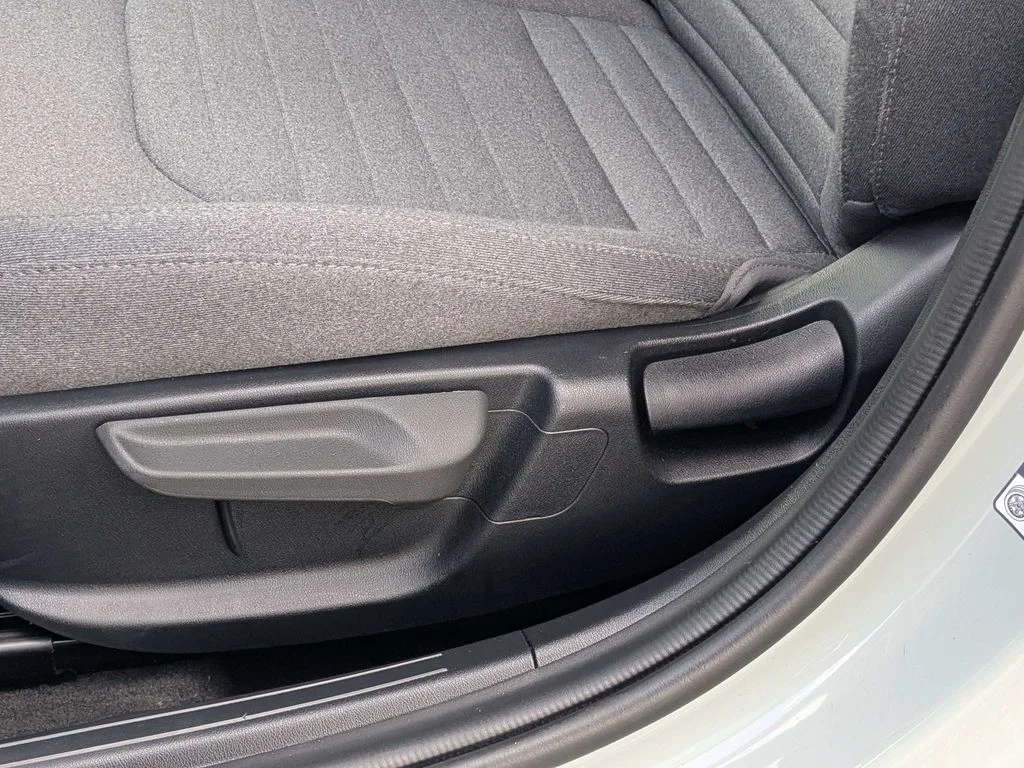 Used 2025  Kia EX image 18
