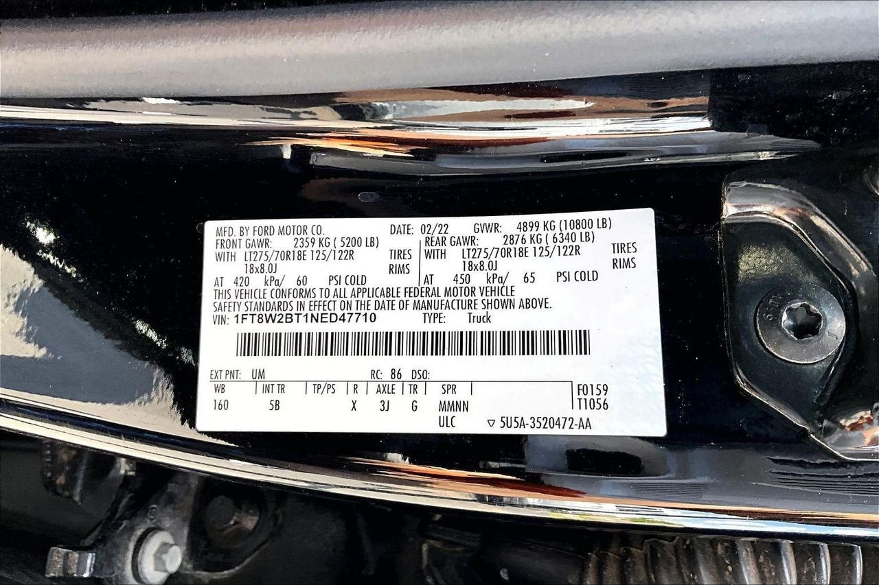 Used 2022 AGATE BLACK Ford LARIAT image 22