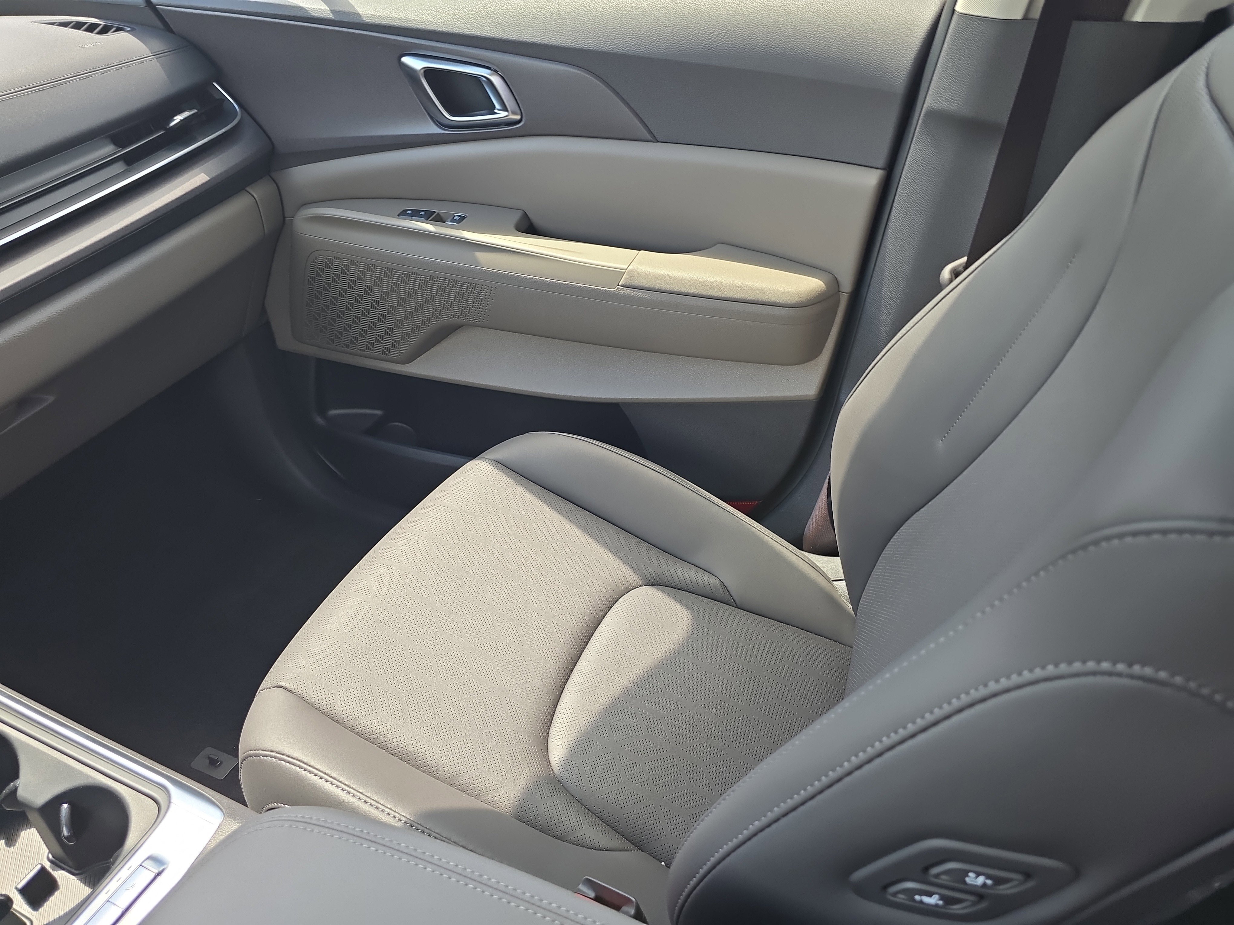 New 2026 Deep Chroma Blue Kia EX image 16