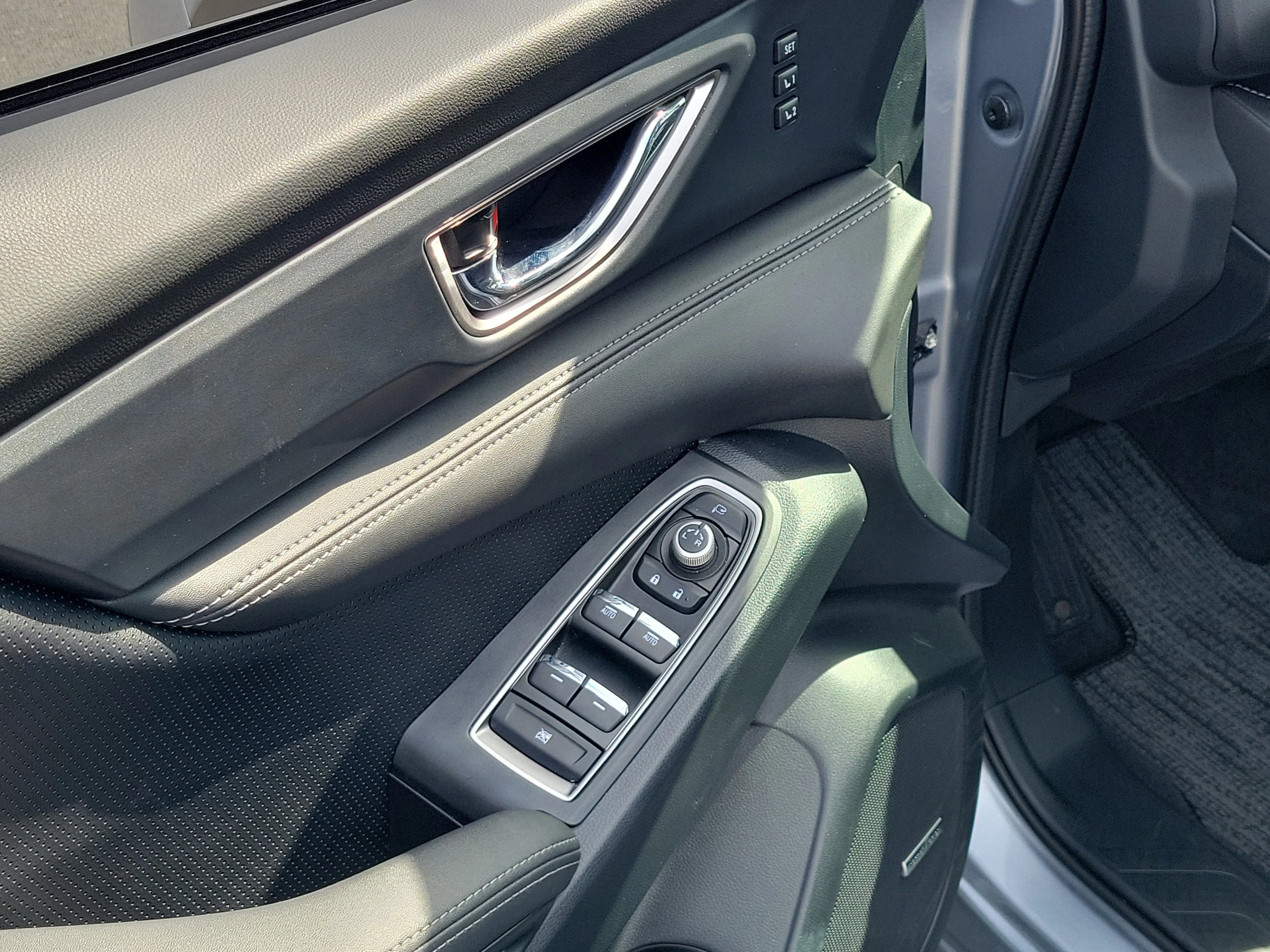 Used 2026 Ice Silver Metallic Subaru Limited image 21