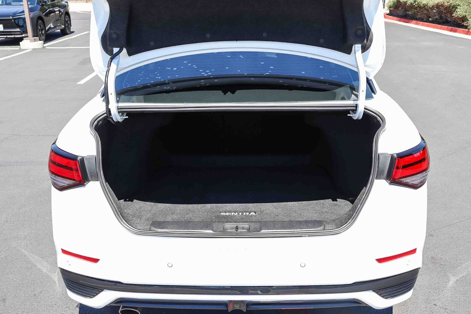 Used 2024 White Nissan SR image 32