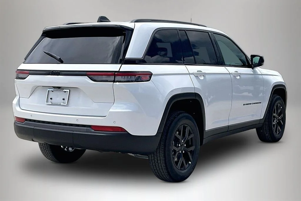 New 2026 Bright White Clear-Coat Exterior Paint Jeep Altitude image 21