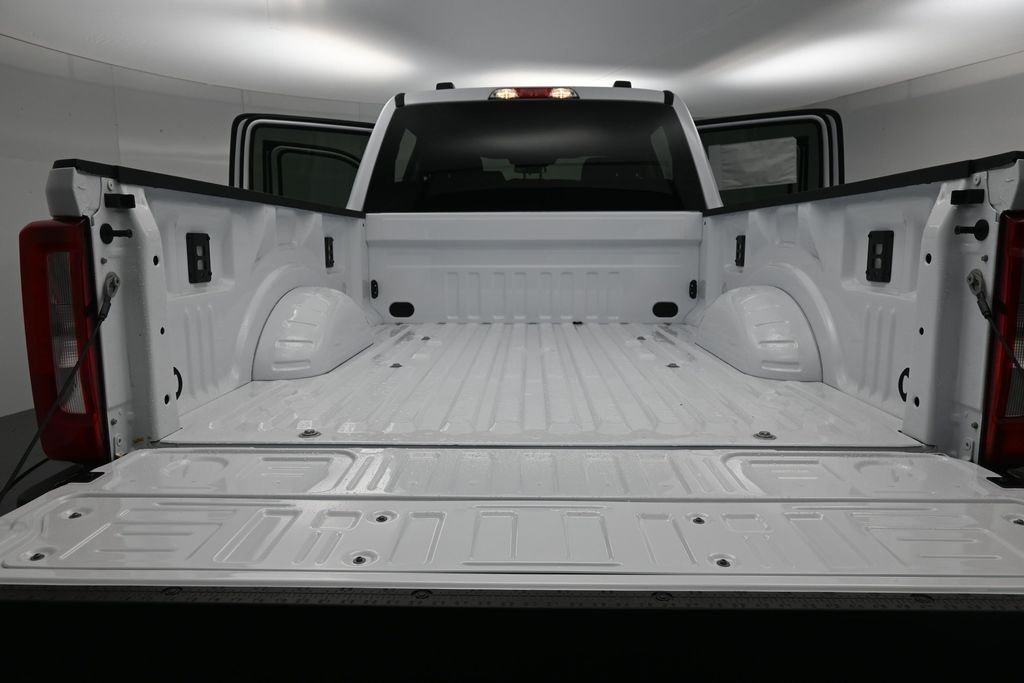 New 2026 Oxford White Ford F-250® XLT image 28