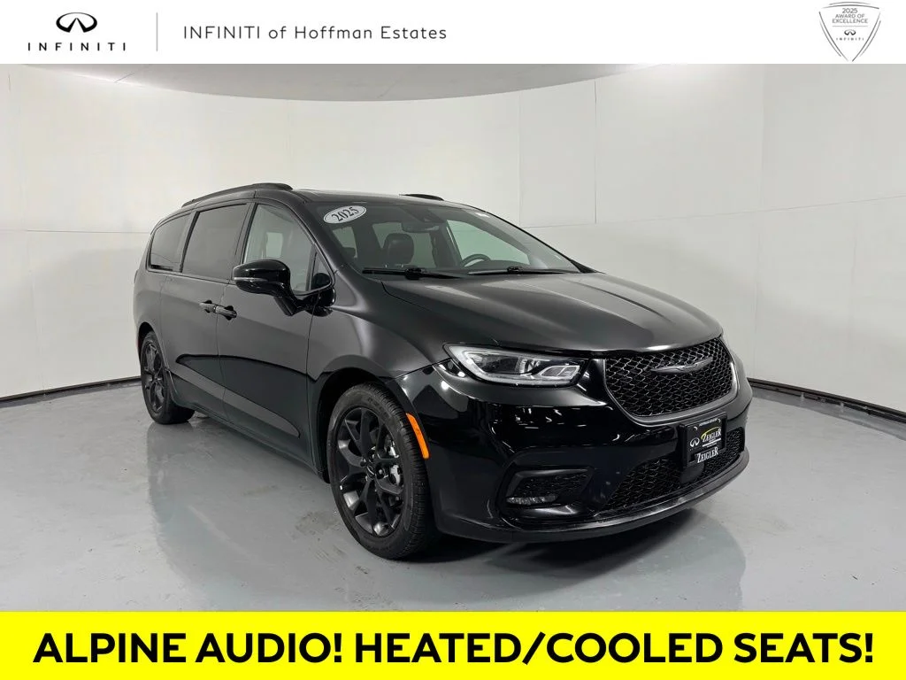 2025 Chrysler Pacifica Limited's photo