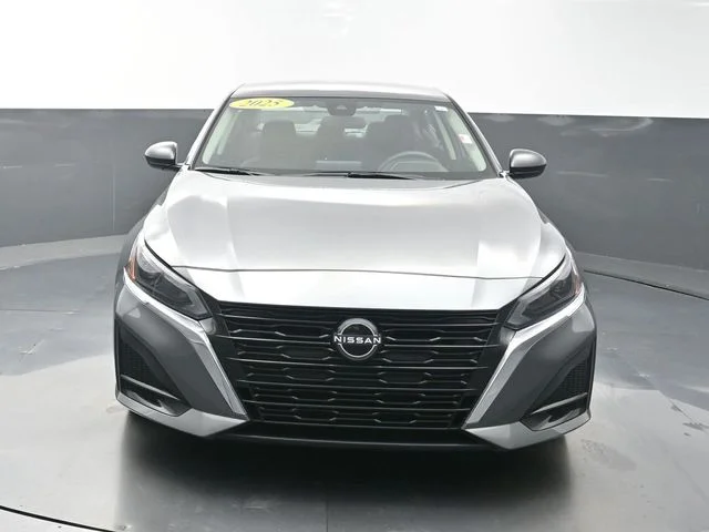Used 2025 Gray Nissan 2.5 SV image 2