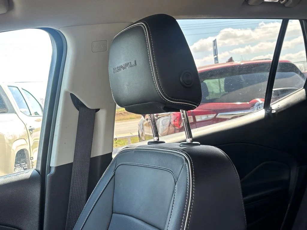 Used 2021 Silver GMC Denali image 12