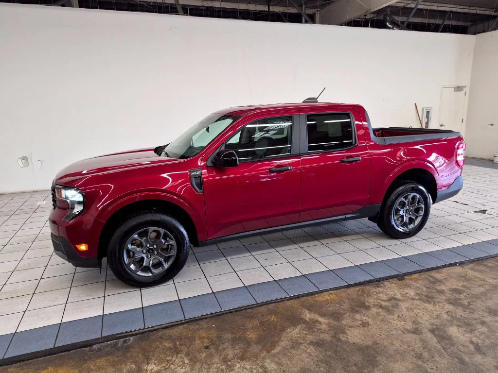 New 2026 Ruby Red Metallic Tinted Clearcoat Ford XLT image 3