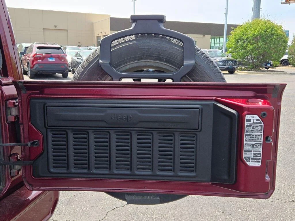Used 2021  Jeep Unlimited Sahara High Altitude image 17