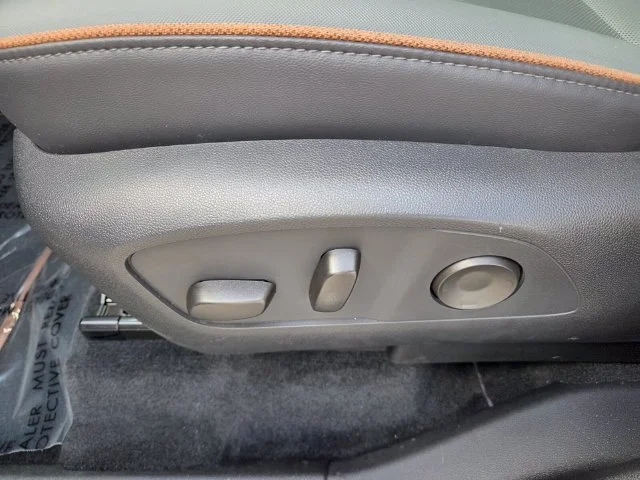 Used 2024 White GMC AT4 image 5