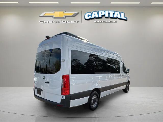 Used 2025  Mercedes-Benz NA image 10