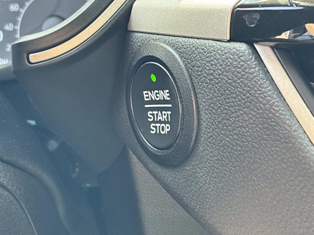 Used 2022 White Ford SE image 27