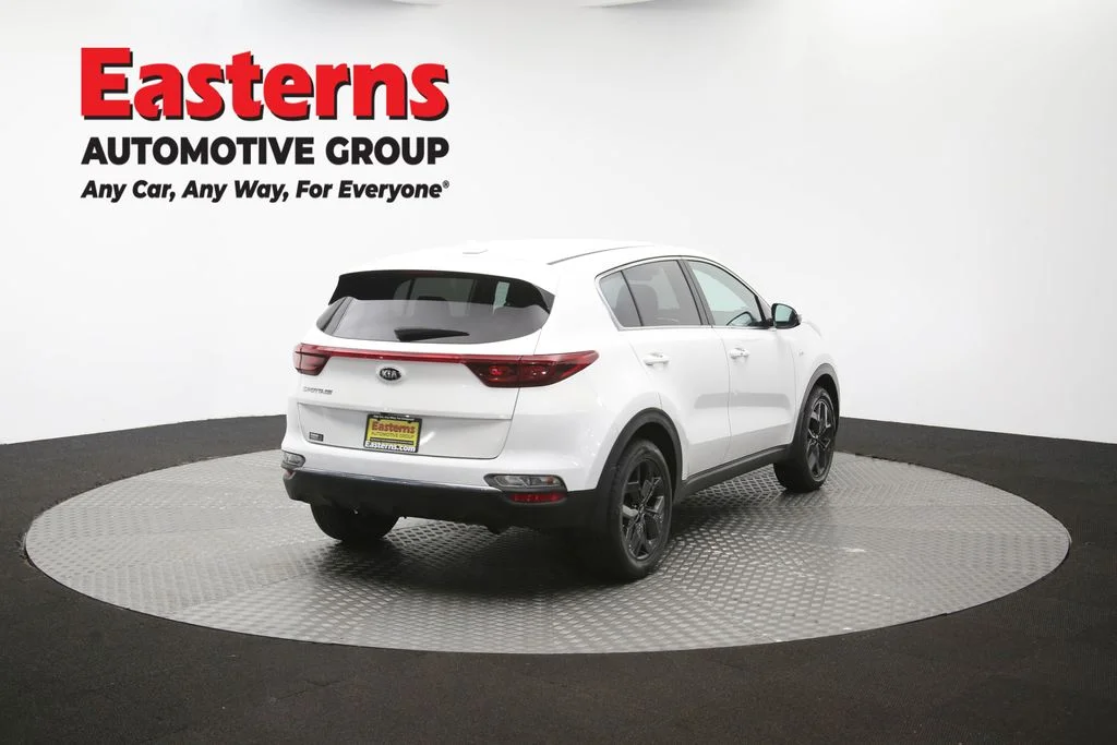 Used 2022 White Kia LX image 38