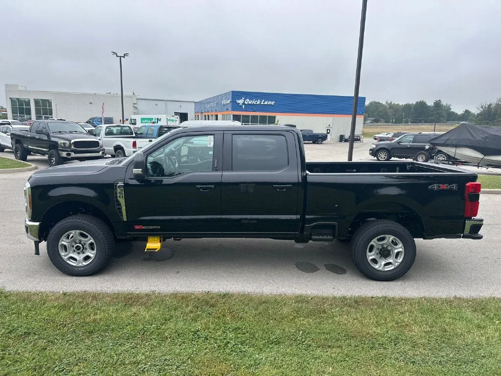 New 2027 Black Ford XLT image 9