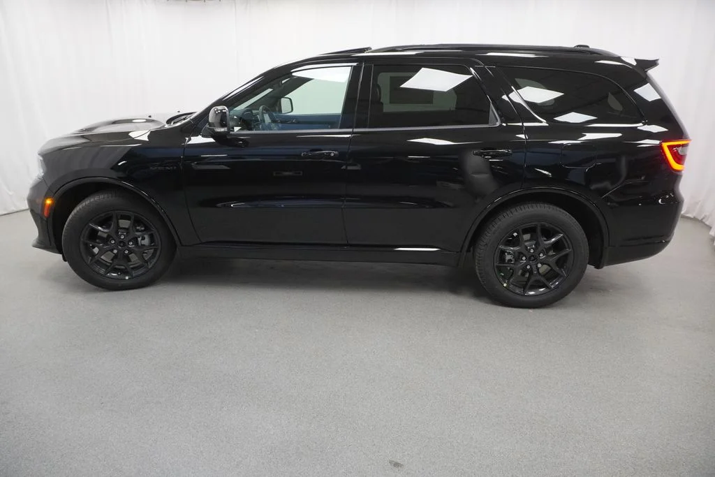 New 2026 Diamond Black Clear-Coat Exterior Paint Dodge GT Plus HEMI V8 image 14