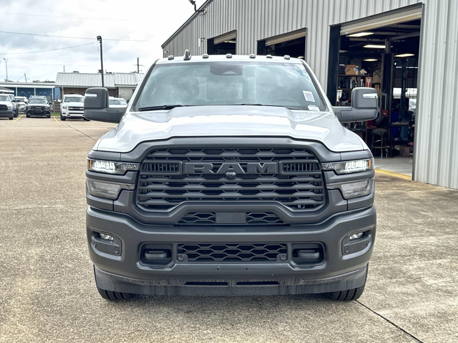 New 2026 Bright White Clear-Coat Exterior Paint RAM Tradesman image 2