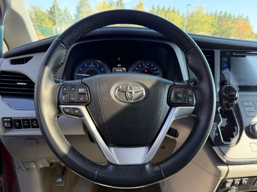 Used 2016 Salsa Red Pearl Toyota XLE image 10