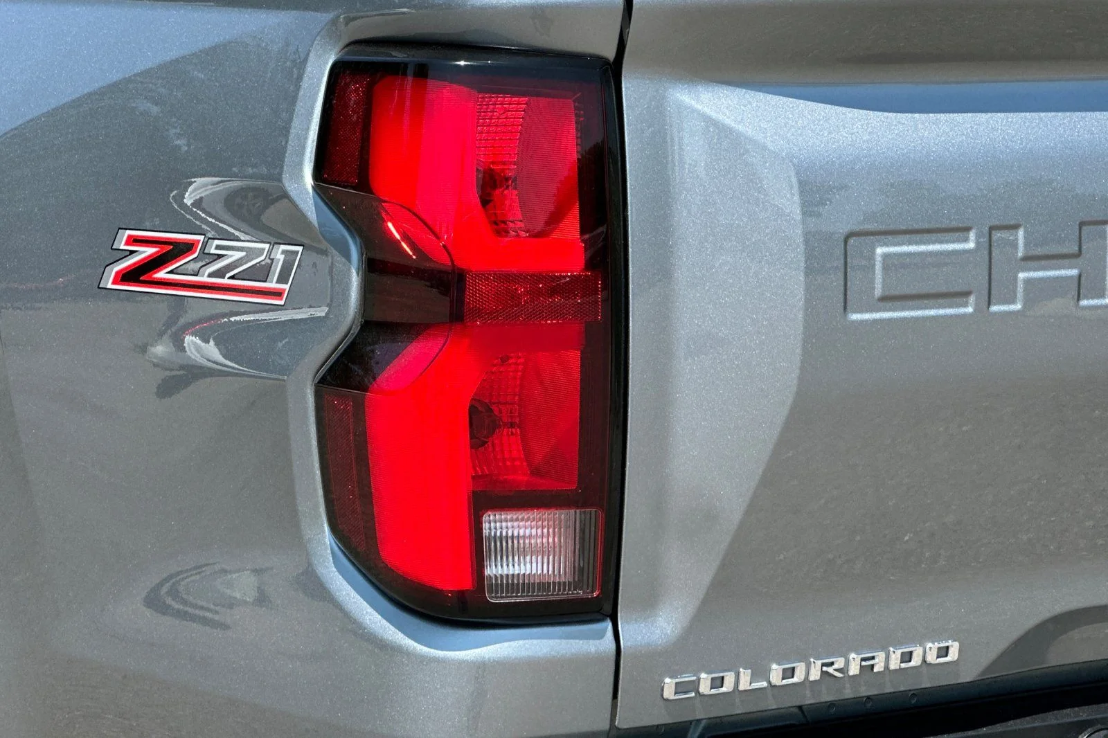 Used 2023 Gray Chevrolet Z71 image 25