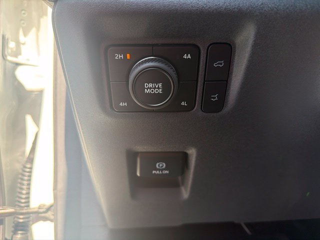 New 2027 Star White Metallic Tri-Coat Ford Platinum image 40