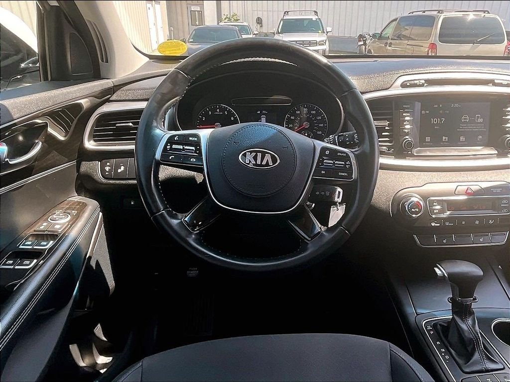 Used 2019 White Kia LX image 17