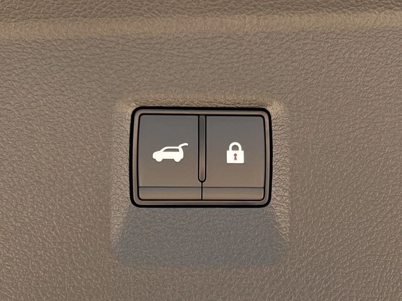 New 2027 RADIANT WHITE INFINITI Luxe FWD image 27