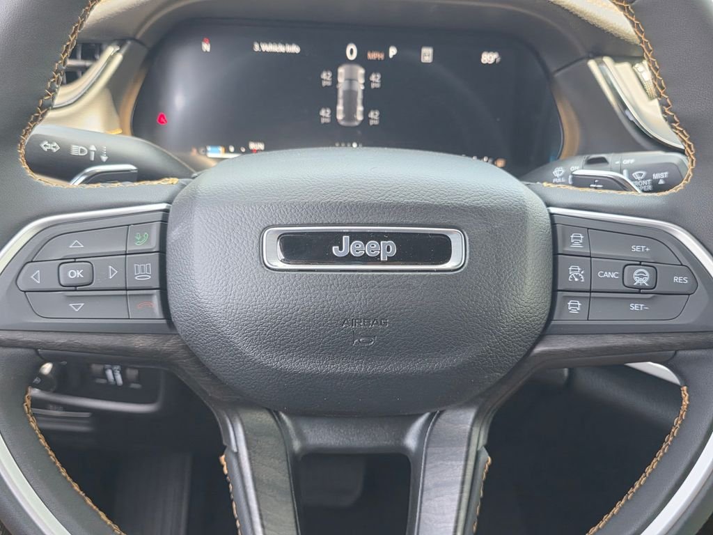 New 2026 Diamond Black Crystal Pearl-Coat Exterior Paint Jeep Limited image 19
