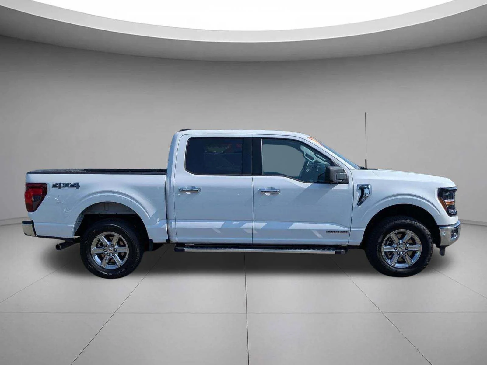 Used 2024 Oxford White Ford XLT image 4