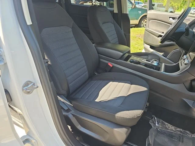 Used 2022 White Ford SE image 12