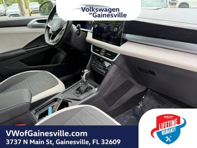 Certified Used 2025 Pyrite Silver Metallic Volkswagen SE image 10