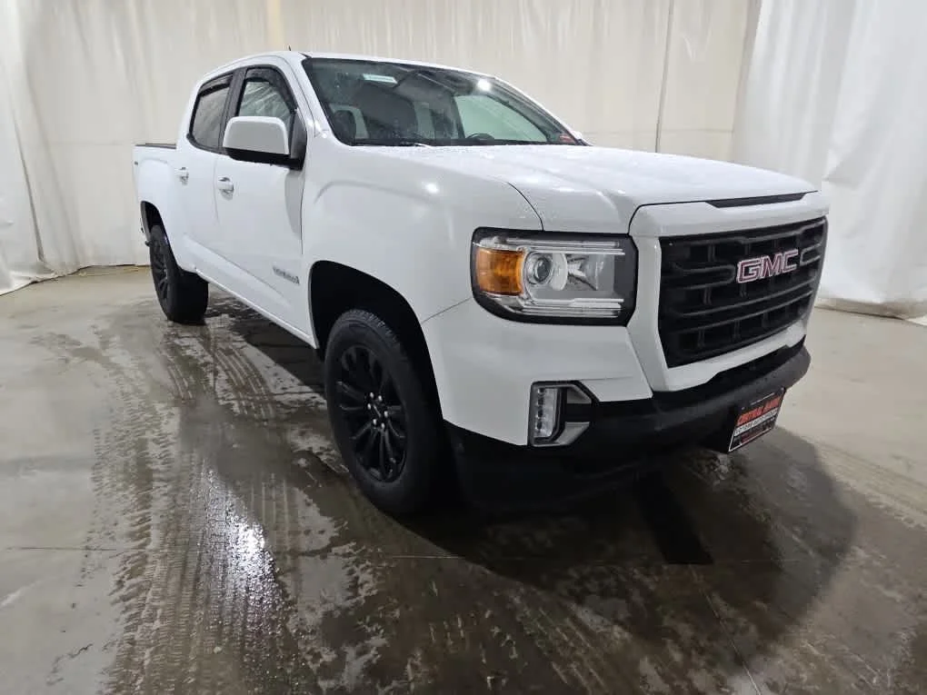 Used 2022 Summit White GMC 4WD Elevation image 8