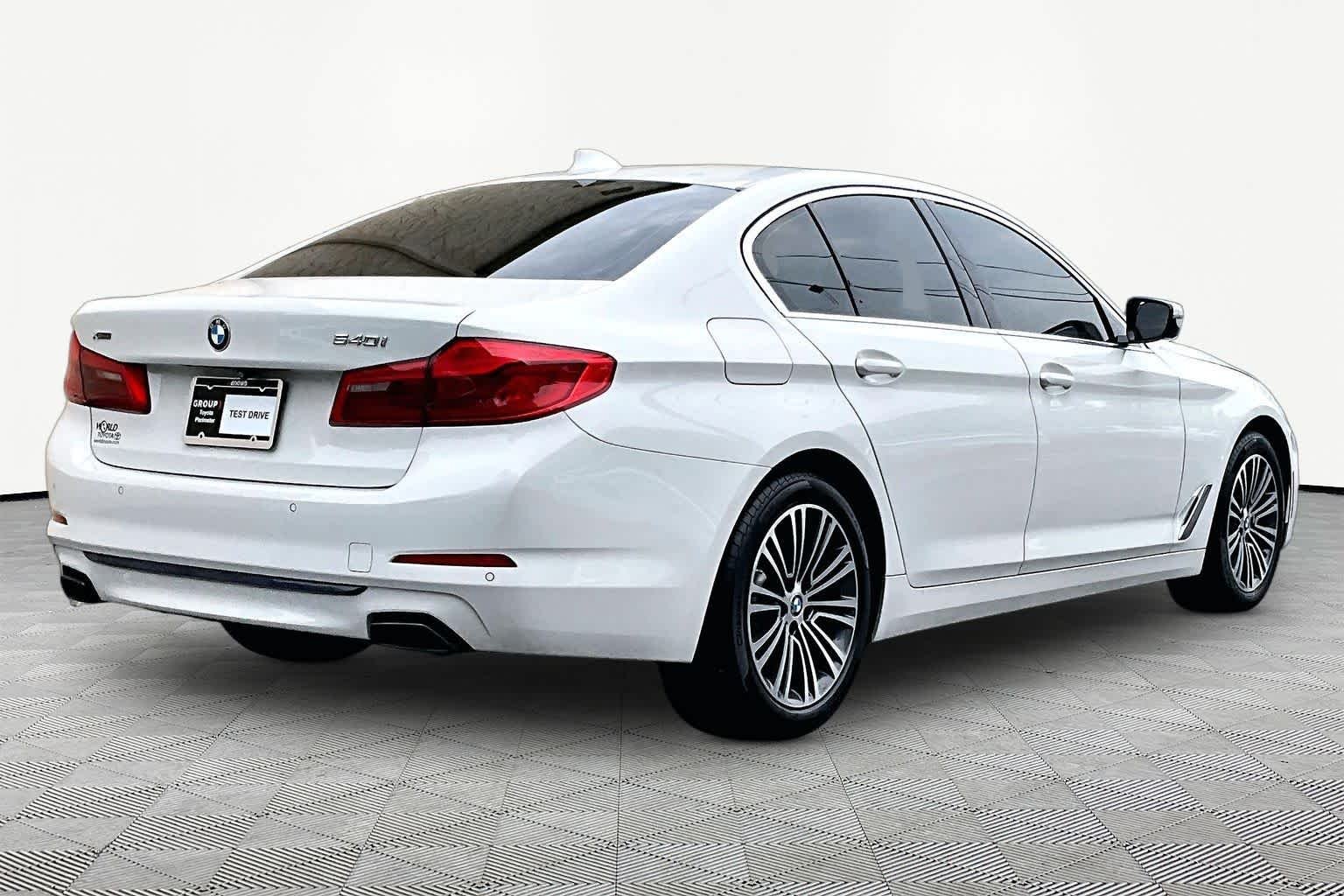 Used 2019 Alpine White BMW 540i xDrive image 13
