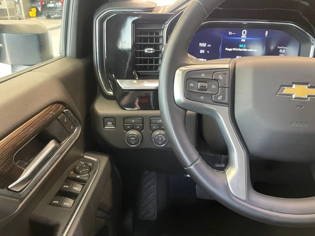 Used 2025 White Chevrolet LT image 17