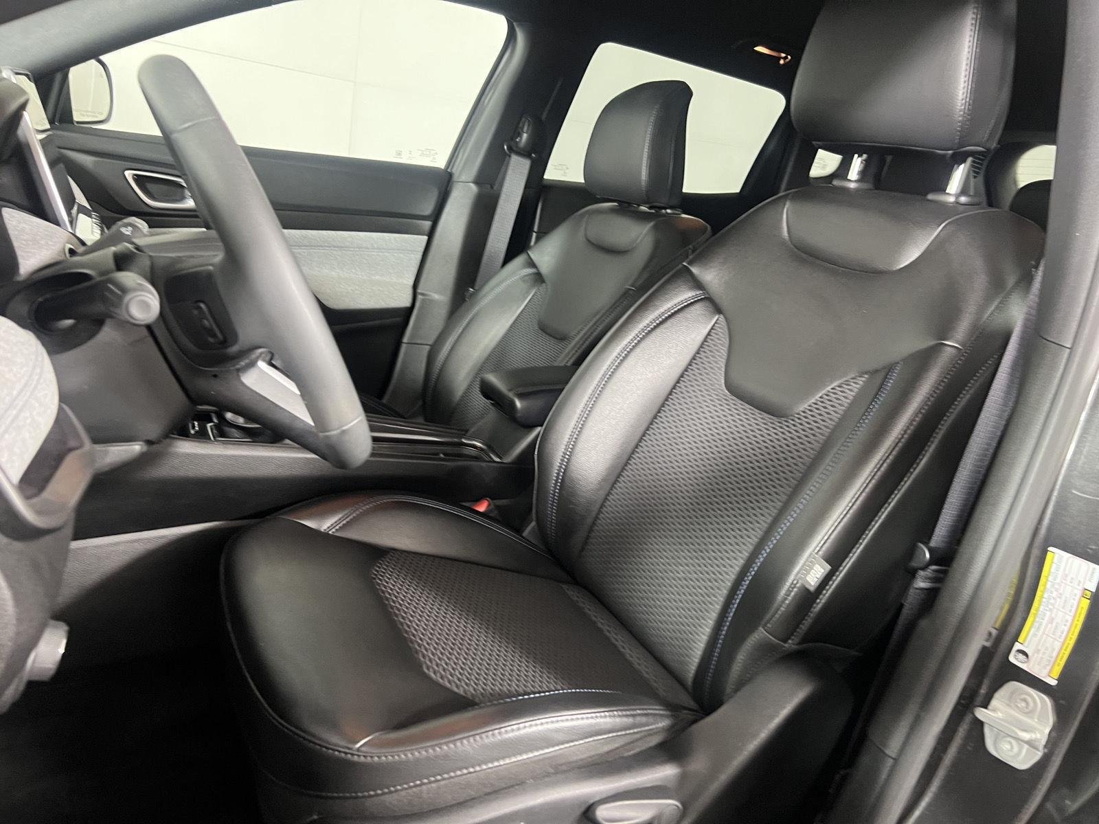 Certified Used 2023 Granite Crystal Metallic Clearcoat Jeep Latitude image 11