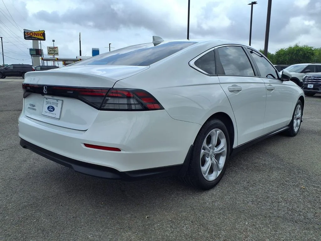 Used 2025 White Honda LX image 16