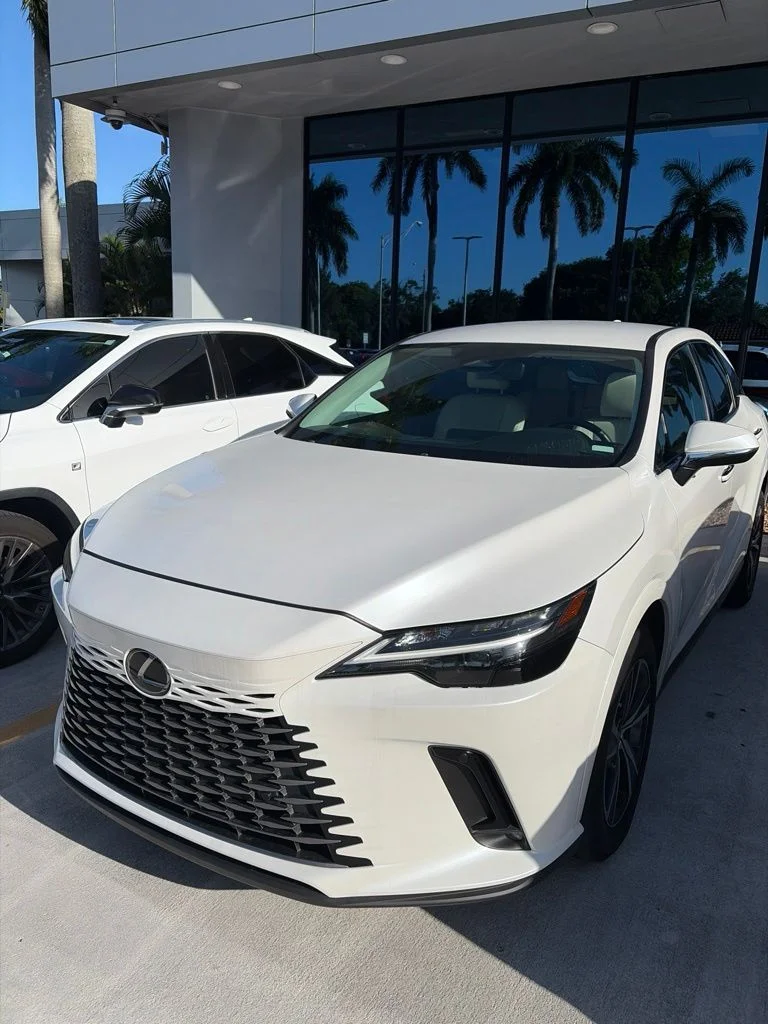 Used 2023 Eminent White Pearl Lexus  image 3