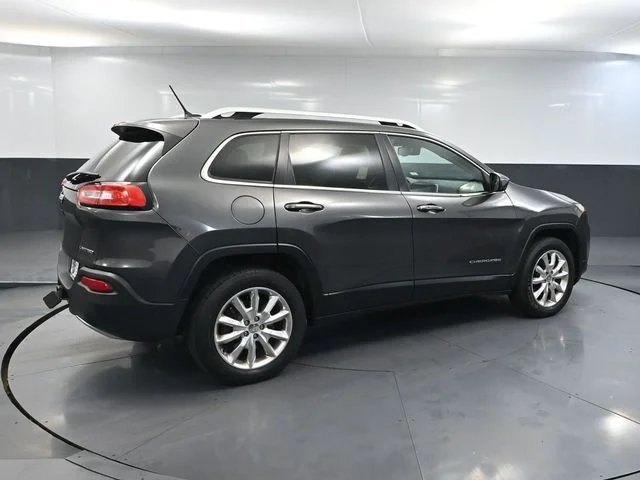 Used 2015 Gray Jeep Limited image 6