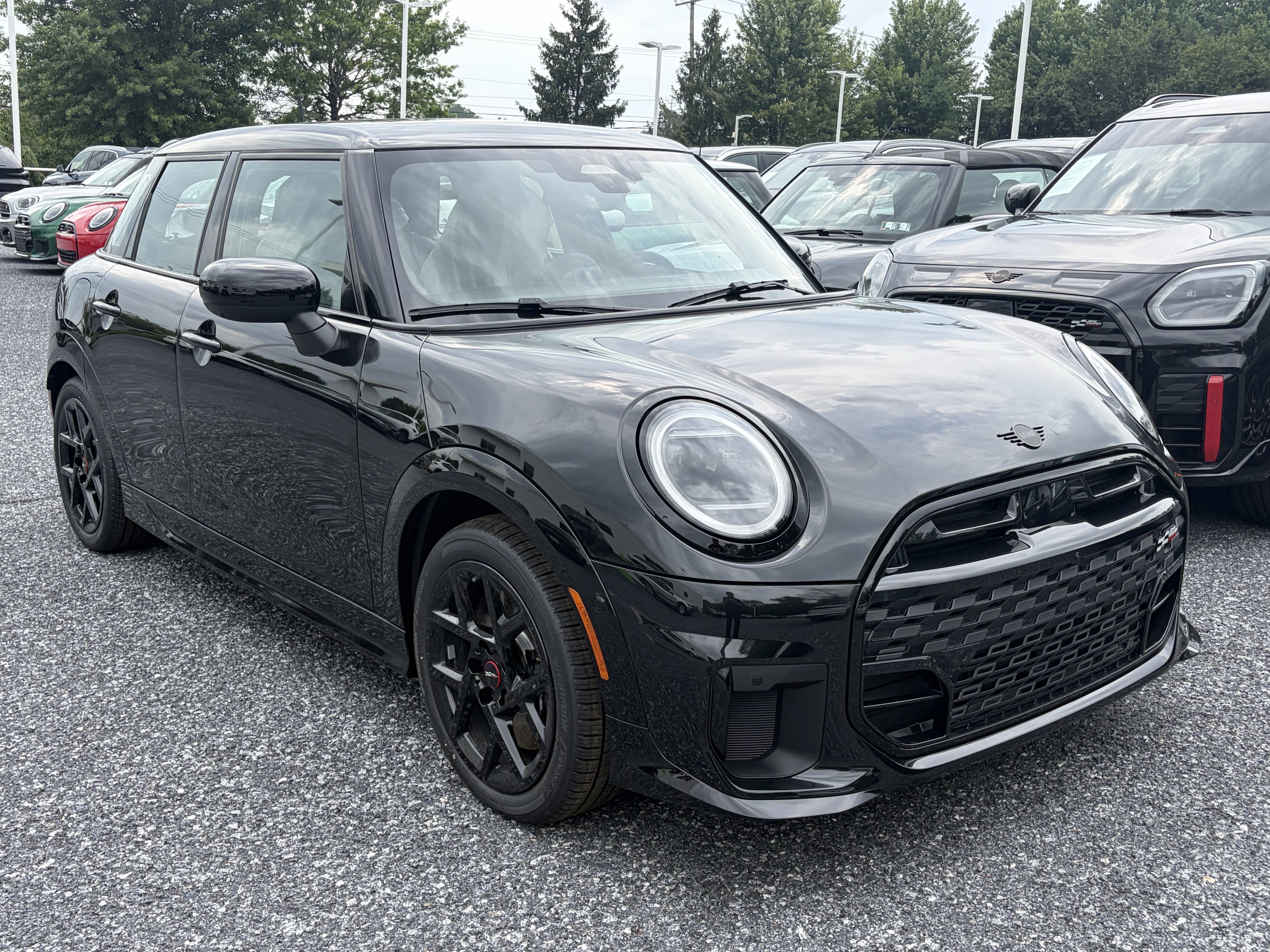 New 2026 Midnight Black II Metallic MINI Iconic image 2