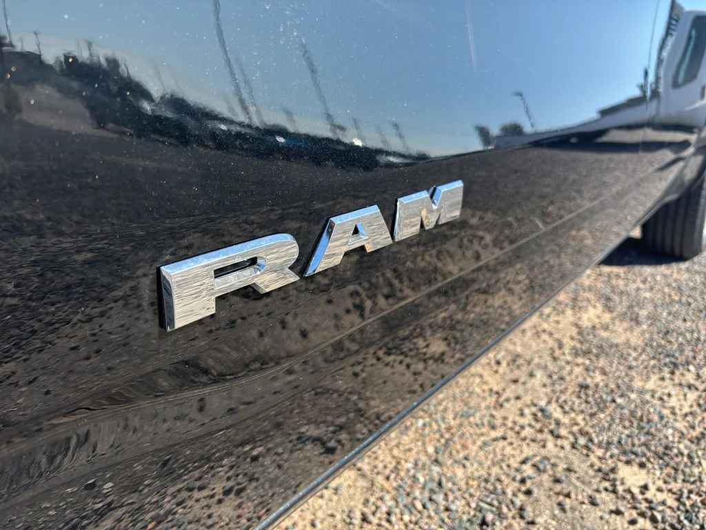 New 2026 Diamond Black Crystal Pearl-Coat Exterior Paint RAM Big Horn image 10