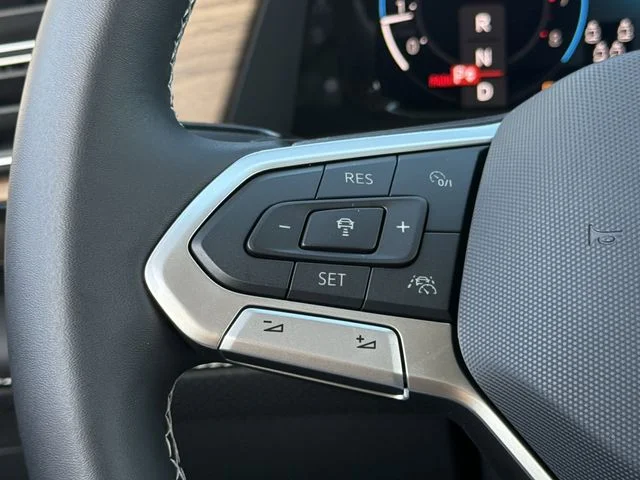 New 2026 White Volkswagen 2.0T SE w/Technology image 10