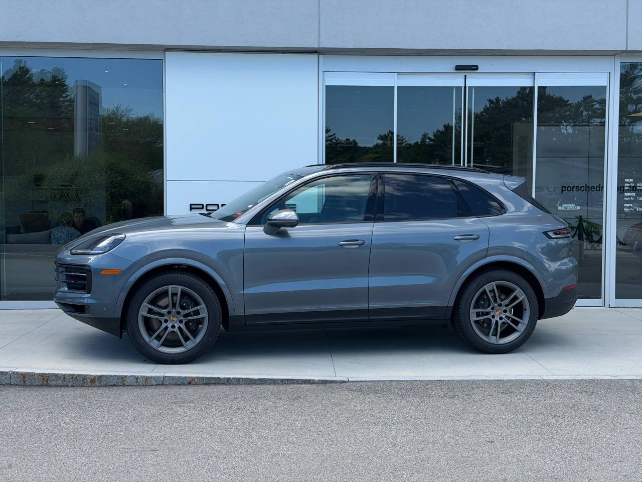 2026 Porsche Cayenne Base - Photo 2