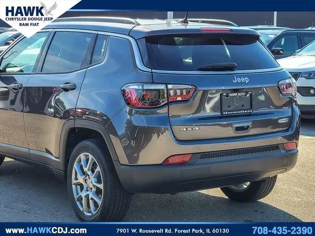 Used 2022 Gray Jeep Latitude Lux image 6