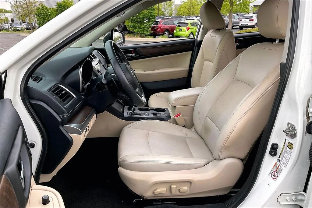 Used 2018 White Subaru 2.5i image 27